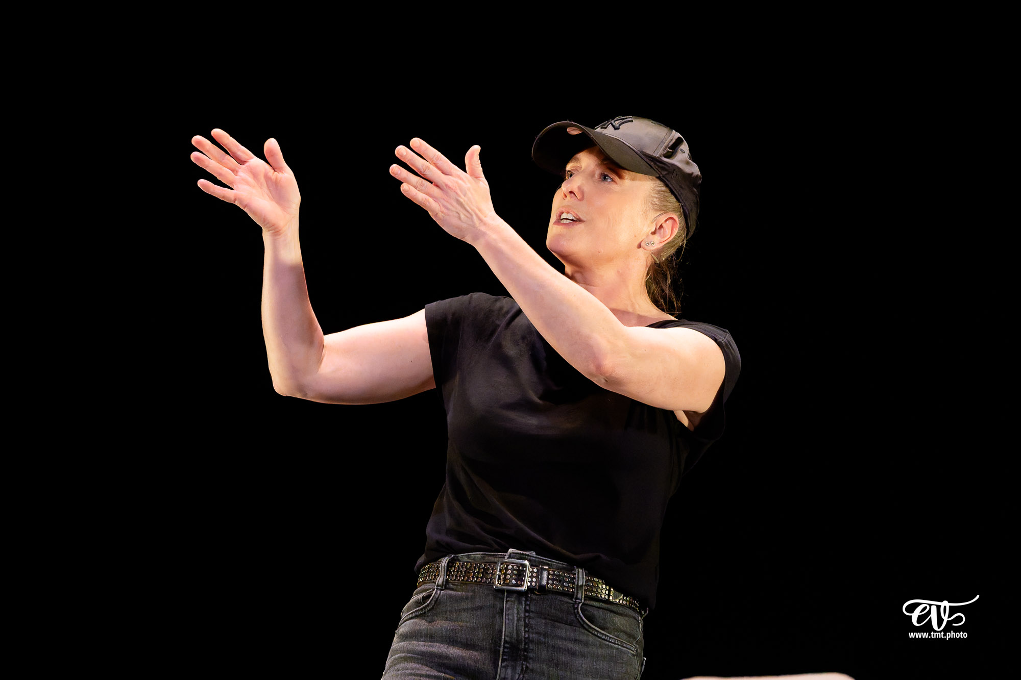 LES CHATOUILLES OU LA DANSE DE LA COLÈRE (ANDRÉA BESCOND)